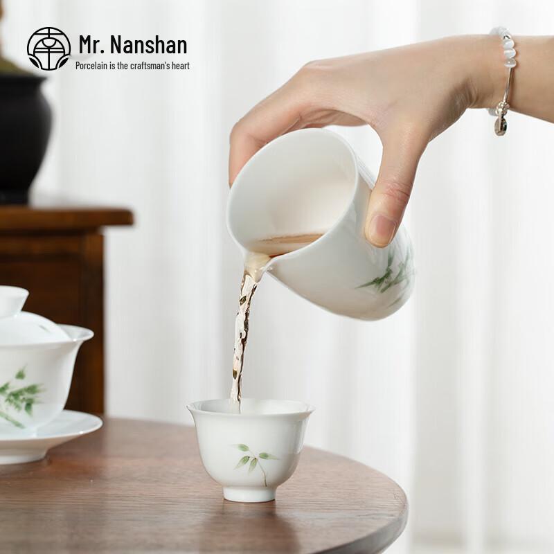 Herr Nanshan. Handbemalte Keramik-Teegerechtigkeitsbecher