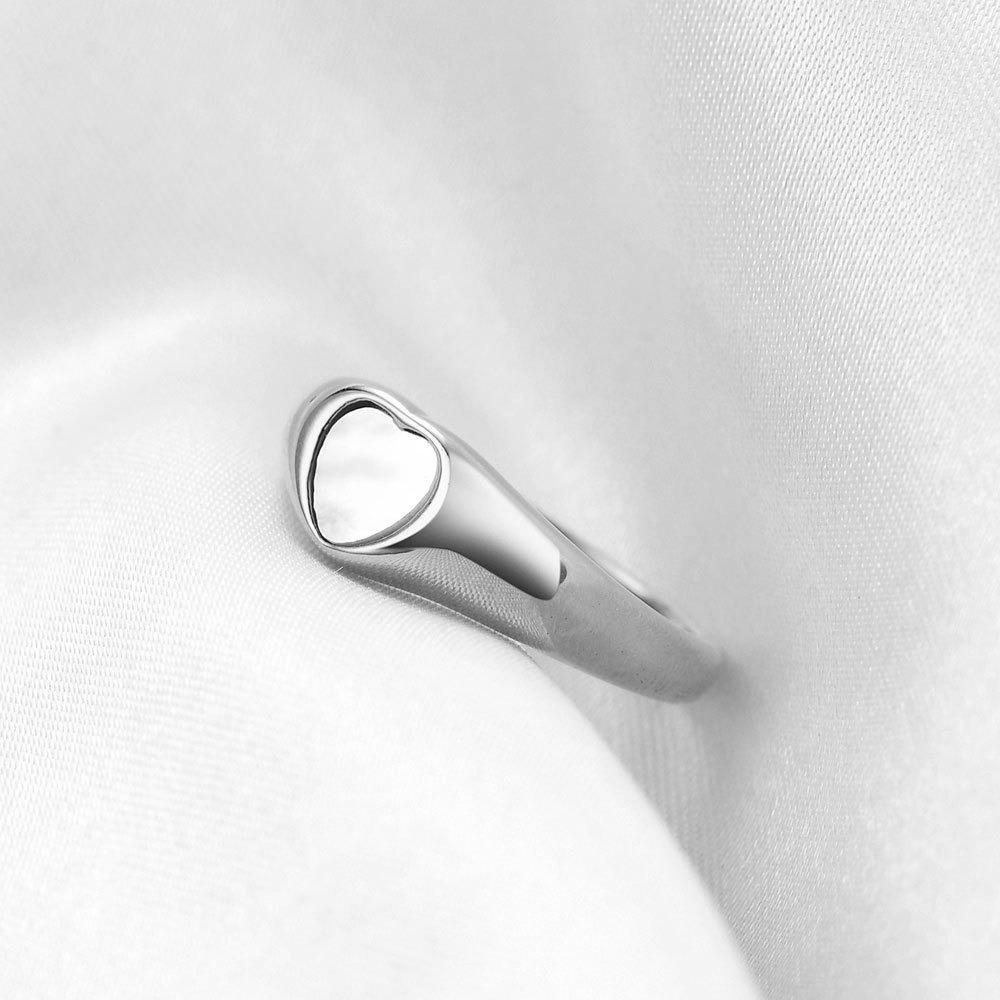 Minimalist Shell Heart Ring 18K Gold Plated Stainless Steel Band Unique and Durable Fashion Accessory