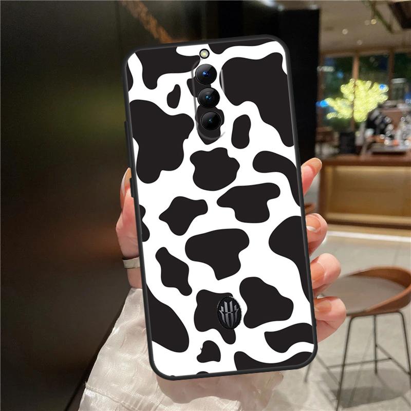 White Black Cow Print Case For ZTE Nubia Red Magic 11 10 9 8 8S 9S 10S Pro Plus 6 7 6S 7S For RedMagic 10 Air Cover