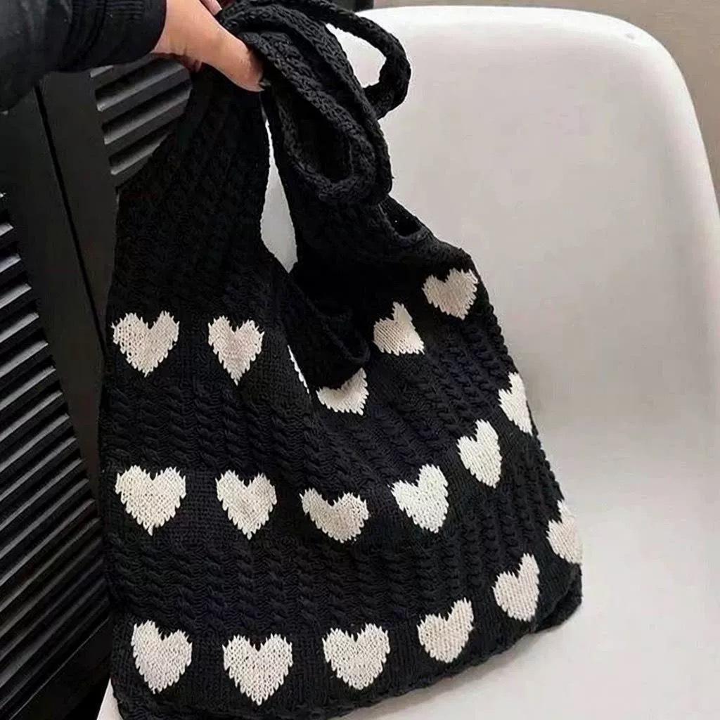Summer super fire woven bag women's new literary and artistic style wool knitted vacation beach bag shoulder messenger bag