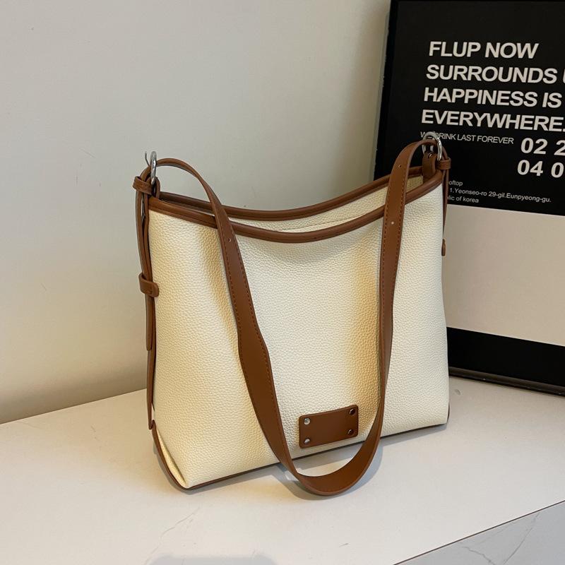 2025 new large-capacity exquisite underarm bag women's fashion simple high-value niche design shoulder messenger bag