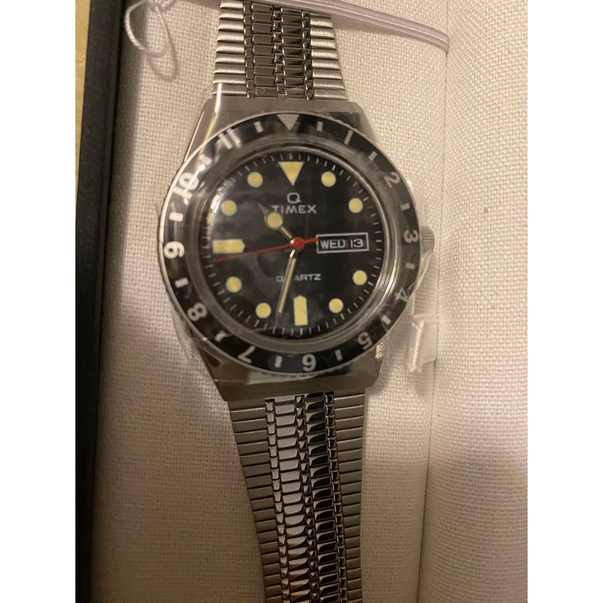 TIMEX Q TIMEX 38mm Silver Band Black Bezel TW2U61800 (Black) TIMEX Timex