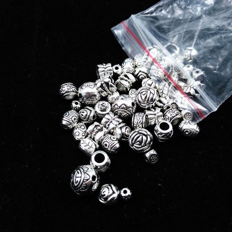 Tibetanisches Silber Schmuck-Set: 50g Gemischte Anhänger, Vintage Armband, Blumenbecher-Abstandshalterperlen für DIY Handgemachte Kreationen