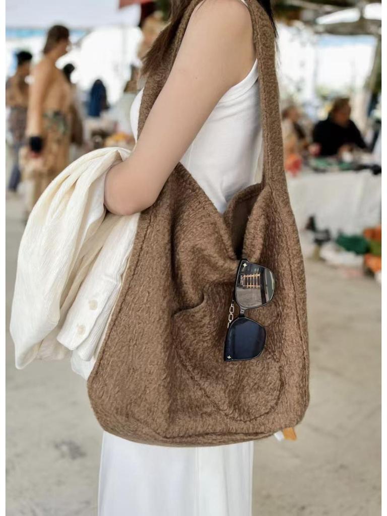 Korean Style Textured Wool Tote: Large-Capacity, Versatile Handheld/Shoulder Bag for Commuters