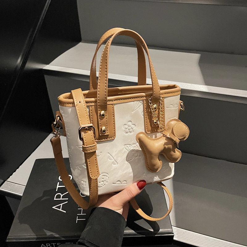 

Super fire small bag women s 2025 new trendy niche versatile messenger bag commuting to work portable bucket