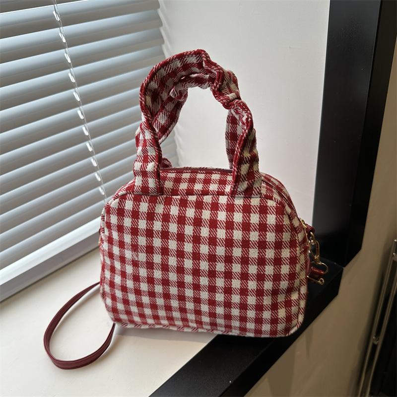 

New Year s red woolen plaid bag autumn and winter women s 2025 new trendy portable bowling bag crossbody pillow bag красный