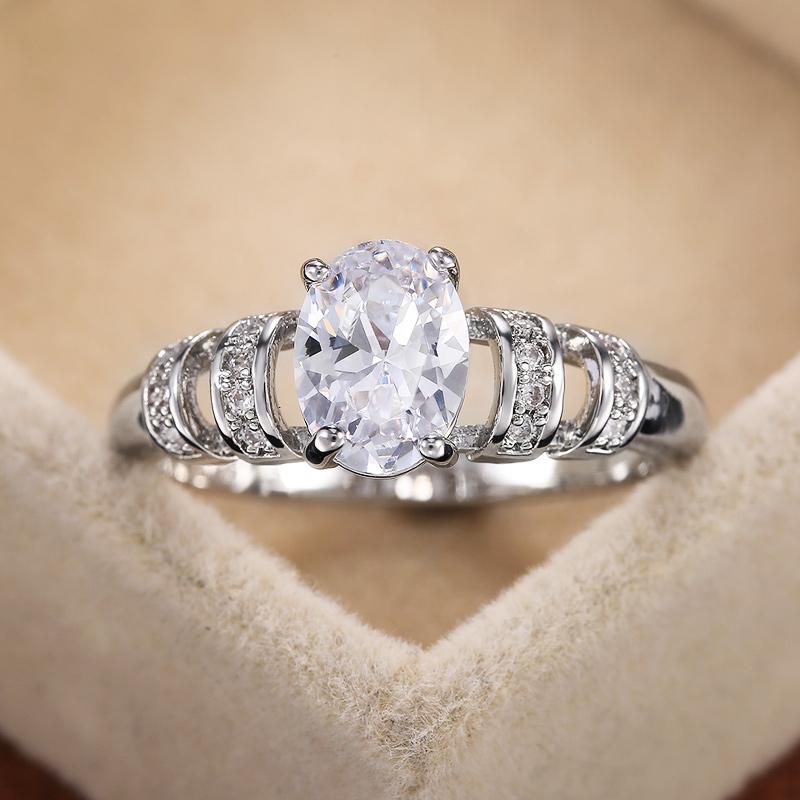 New Classic 4 Claws Design Oval Stone Wedding Band Jewelry White/Blue/Red 3 Stone Colors Available Gorgeous Women Rings