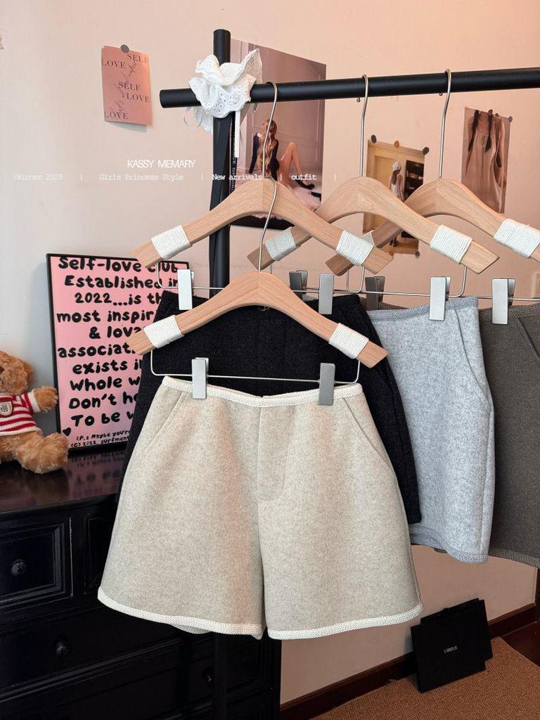 Women's 2025 Winter High-Waisted Woolen A-Line Shorts: Solid Color, Hip-Lifting, Versatile Wide-Leg Korean Style