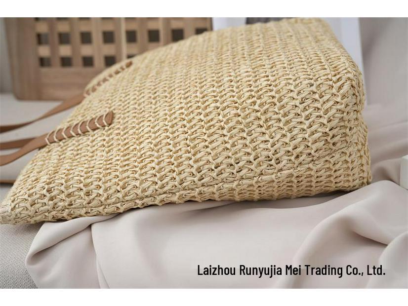 Stylish Versatile Straw Rope Underarm Bag – Perfect for Beach & Fashion.