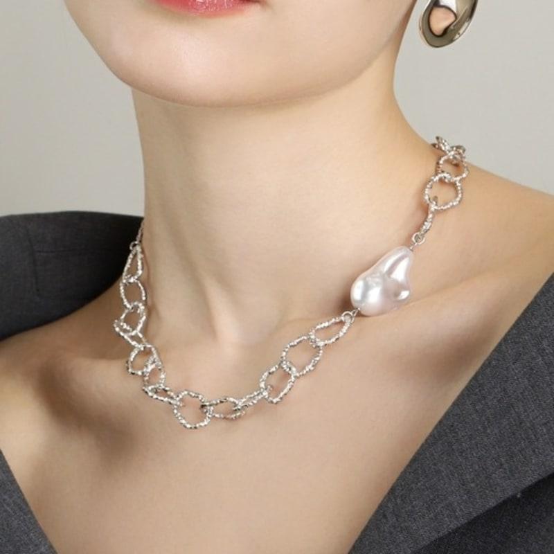

ozel Baroque Pearl Twinkle Moving Necklace PB134N White gold