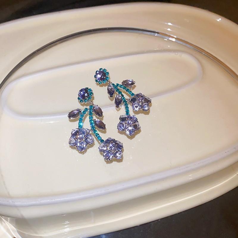 

Женские серьги GemChic, серьги-гвоздики с иглами, вставленными в цветы циркония, серьги-капли с кисточками, милые изысканные серьги, подарок на день рождения, Рождество