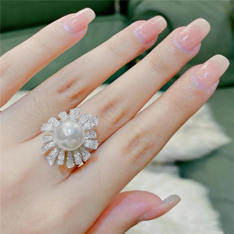 Elegant Sunflower Pearl Open Ring for Women - Stylish Luxury Valentine's Day Gift