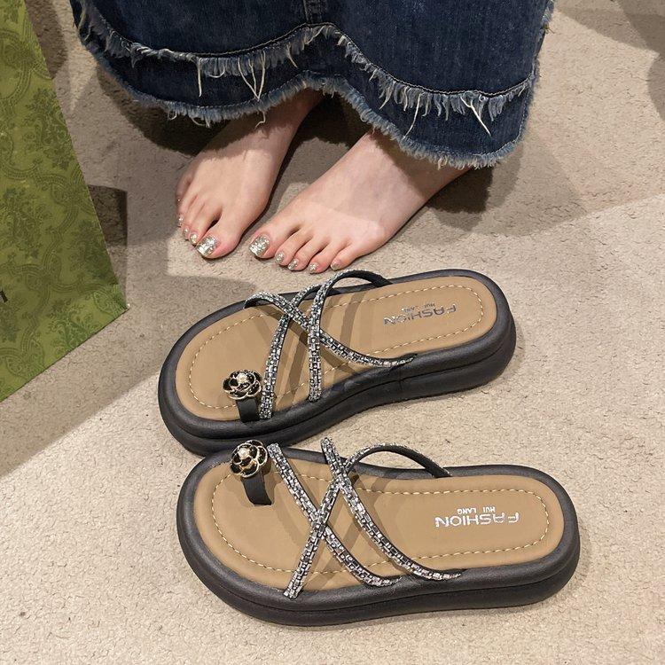 

Cool slippers women s outer wear 2024 summer new fashion camellia temperament rhinestone cross-set toe soft-soled slippers 35 чёрный