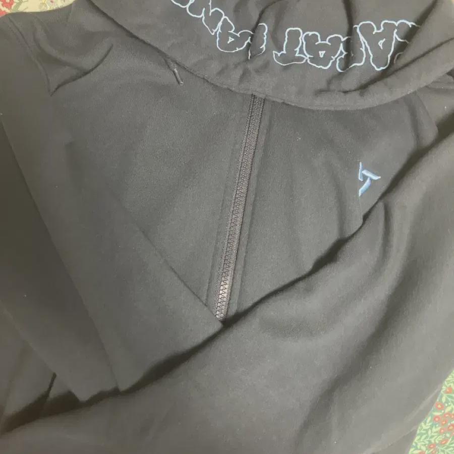 

Толстовка с капюшоном Seventeen Caratland на молнии, размер M