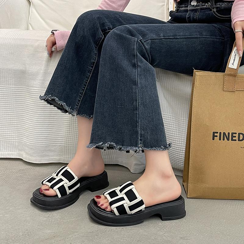 Muffin Thick Bottom Non-slip Cool Slippers Women's 2025 New Summer French Color Matching Woven One-word Drag Ins