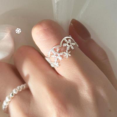 Exquisite Hollow Snowflake Ring - Trendy, Versatile Fashion Ring for Women, Perfect for OL Commutes or Internet Celebrity Style.