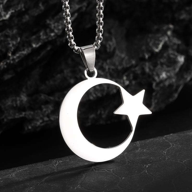 Stainless Steel Simple Personalized Spider Pendant Necklace Men and Women Fashion Party Pendant Jewelry Gift