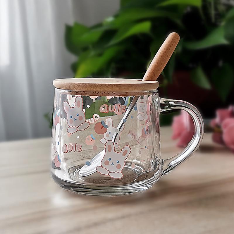 Cupa de lapte drăguță din sticlă cu pai de desene animate, cu capac și linguriță, cadou personalizat.