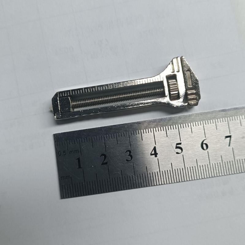 Lightweight Aluminum Alloys Multipurpose Keychain Wrench Integrated Nail Puller Removal Bottle Opening Compact Design