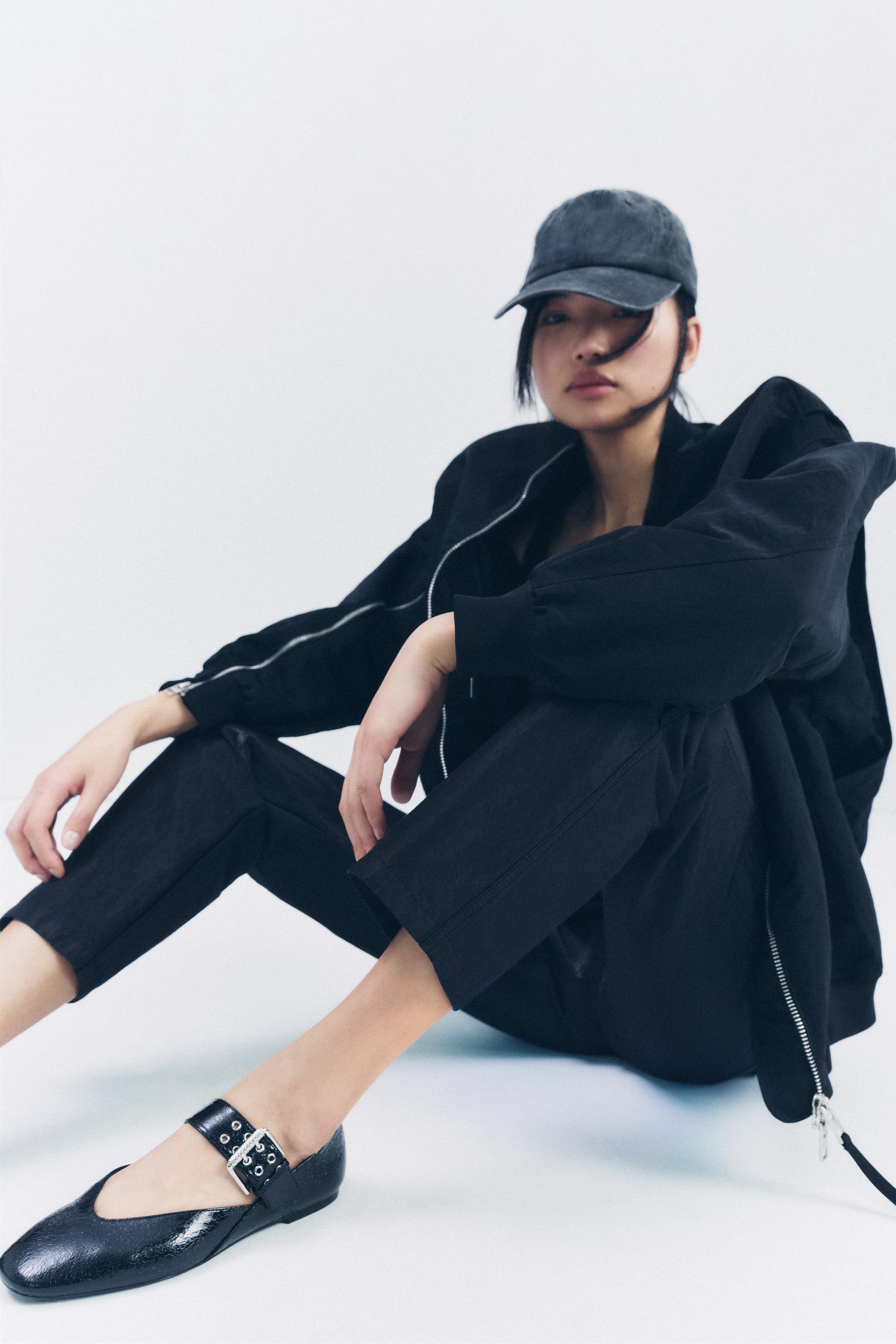 

БАЛЕТКИ С ПРЯЖКАМИ