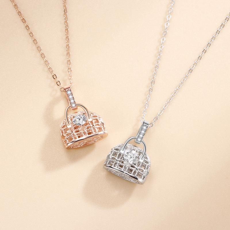 Simple bag necklace, women's diamond-encrusted niche high-end sense versatile Spice Girl necklace, a neck chain.