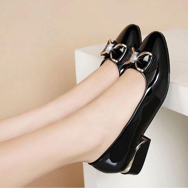 Mom single shoes soft leather single shoes women's spring casual shoes versatile women's shoes thick heel middle-aged women's versatile soft-soled l