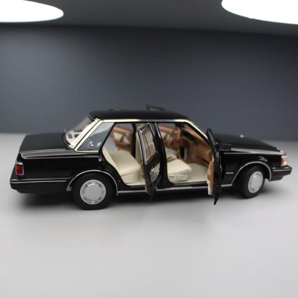 Freestyle XiaoGuang Model Scale Toyota Crown MS122 Black Finished Model 1/18 (Beige Interior) 8250612B-2