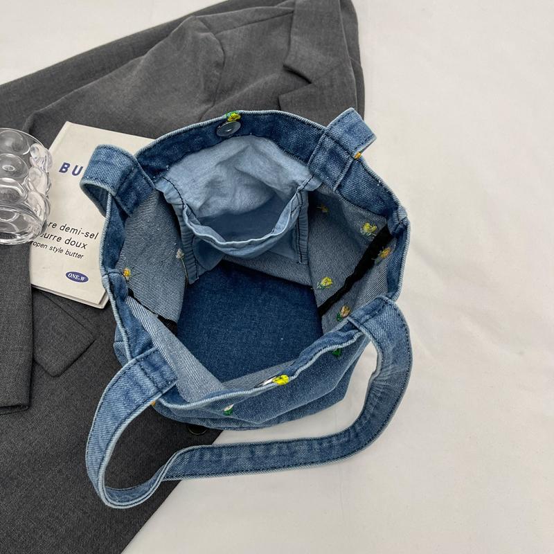 Джинсовая сумка-ведро в студенческом стиле — фото 12