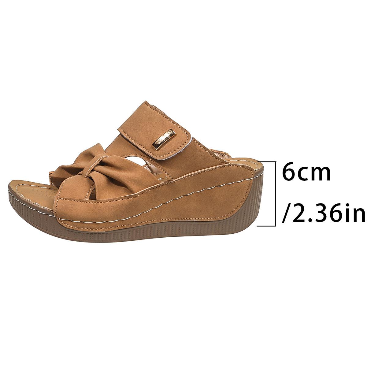 

2025 летняя новинка импортная торговля односимвольные тапочки с толстым дном и полым наклонным каблуком женские тапочки большого размера с рыбьим ртом пляжные тапочки 36 темно-коричневого