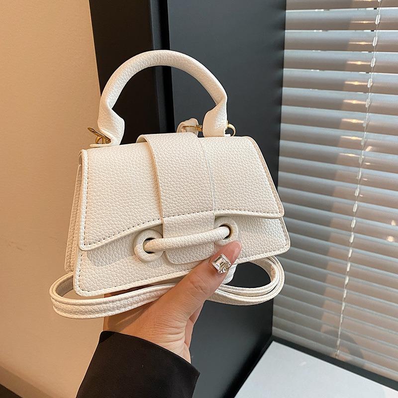 Fashion mini handbags are popular today, autumn and winter new shoulder messenger bags, small square bags for women