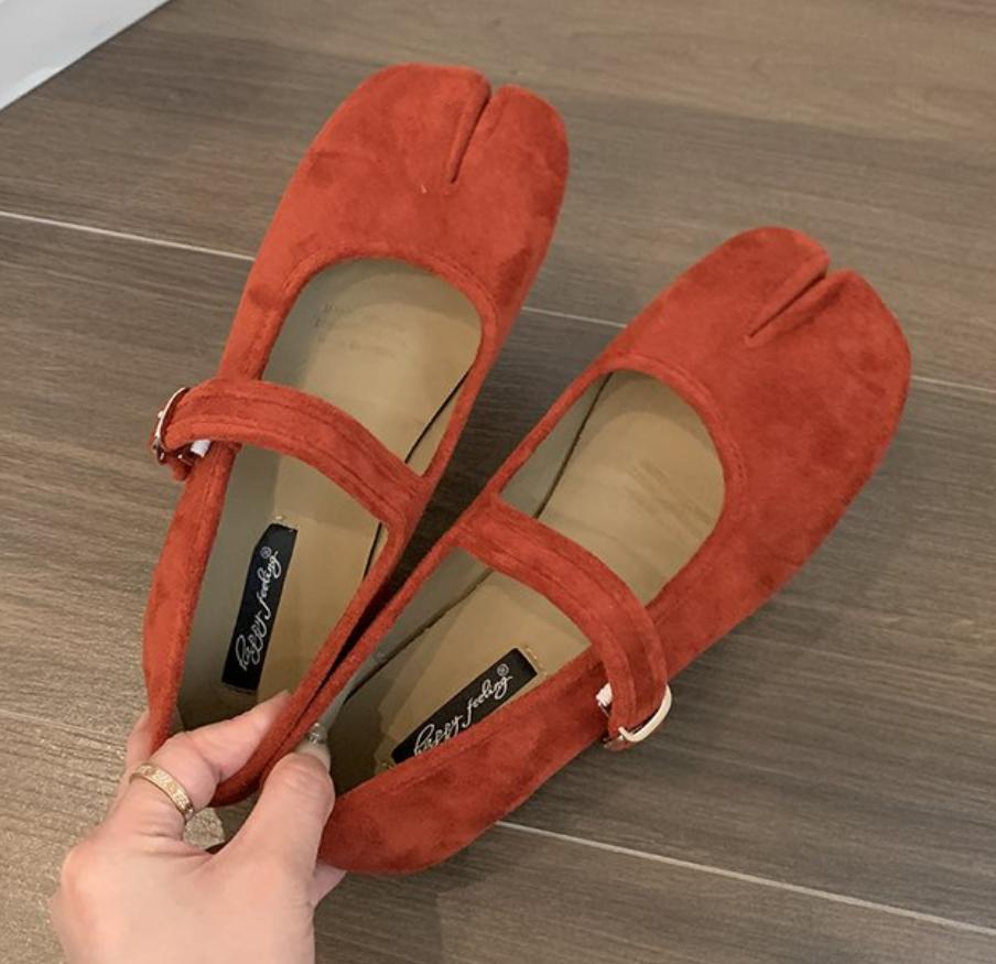 

2025 японский стиль Tabi Ninja Shoes женские ретро замшевые балетки с разрезом на носке лодочки женские джинсы Mary мокасины балетки 35 красный