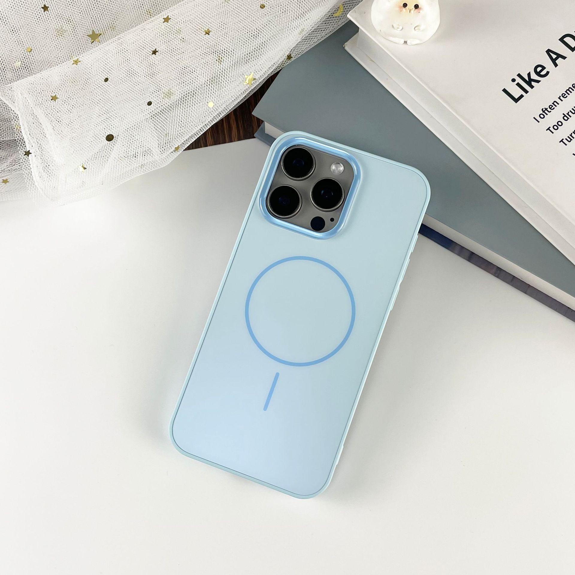 

Кристально-прозрачный матовый защитный чехол с магнитной фиксацией для iPhone 17 Pro iPhone 15 Pro (6.1-inch)