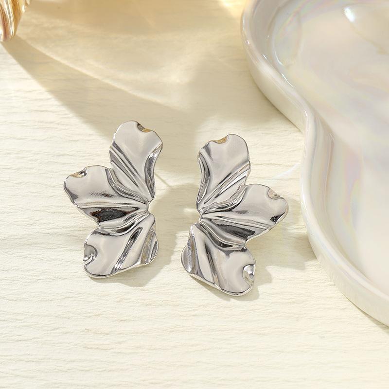 Yunjin stud earrings, high-end earrings, fashionable atmosphere, exaggerated vacation style earrings, fish tail shell earrings.