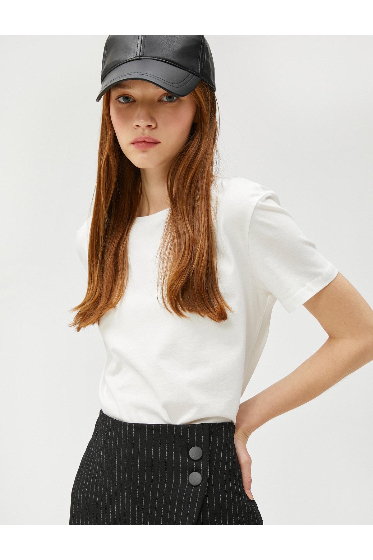 

Футболка - Экрю - Стандартный крой..