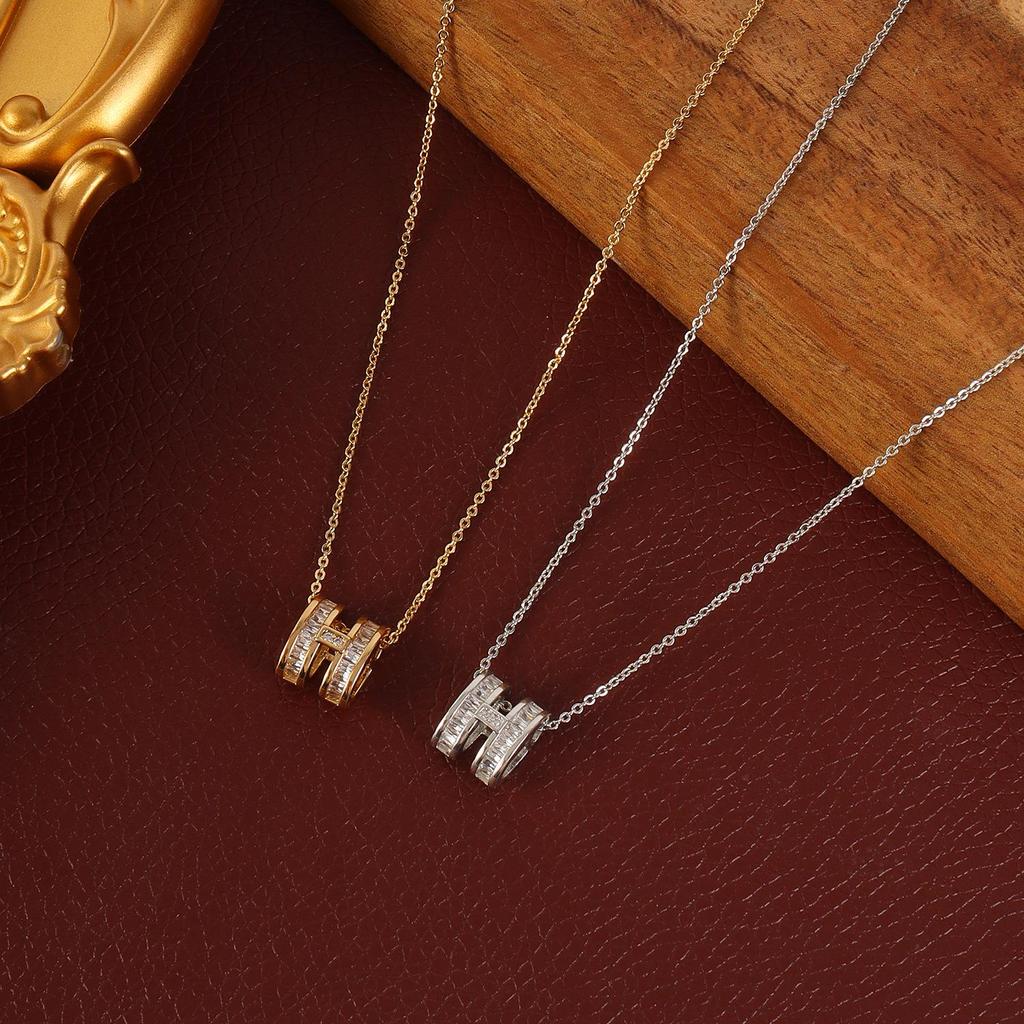Korean H Letter Necklace: 2026 Trendy Light Luxury Collarbone Chain for Women