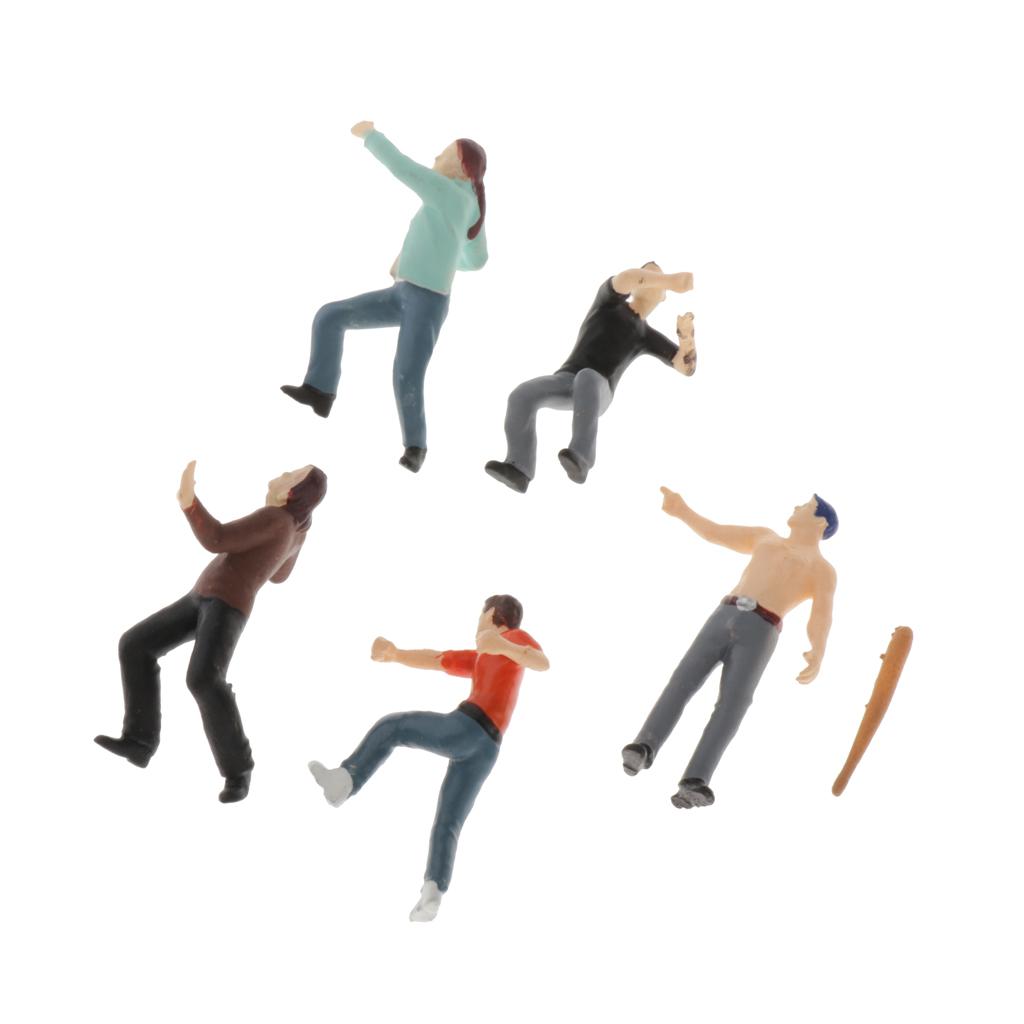 1:64 Mini People Figurines Model Outdoor Attack Against Bad Guys Scene Architectural Plastic