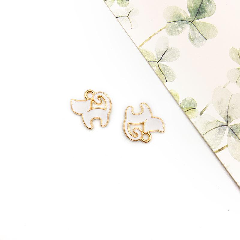 

Alloy Drip Oil Cat Pendant Earrings – 12x12mm Mini Cartoon Cute Jewelry for Girls