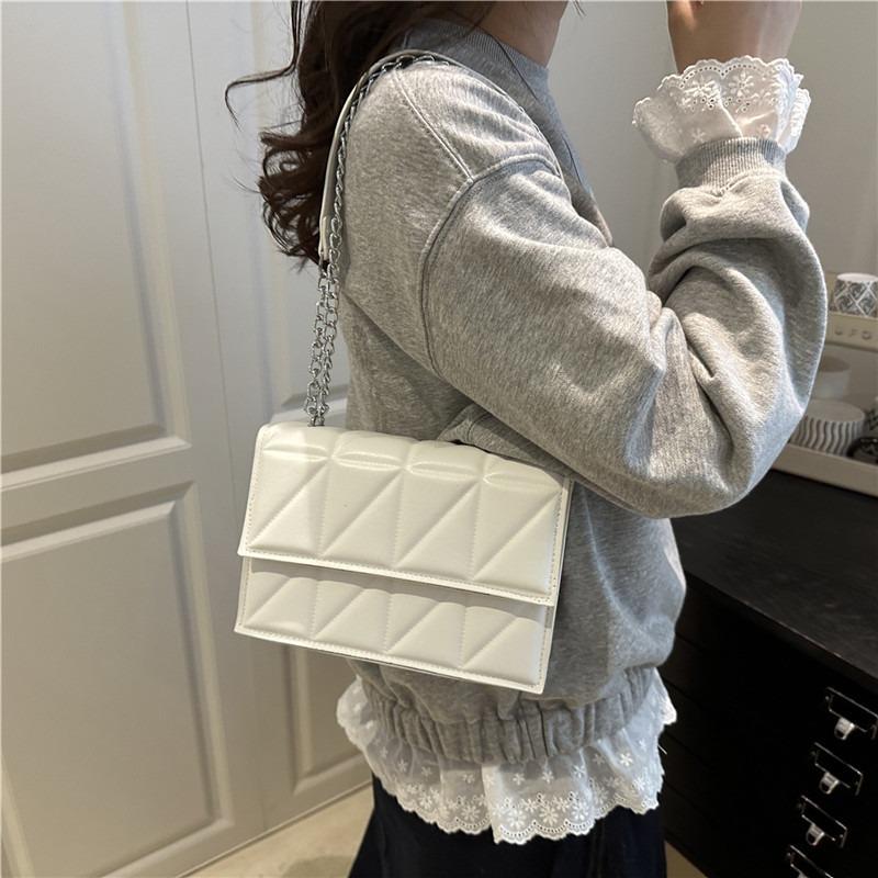 Spring and summer new fashion temperament diamond messenger bag shoulder bag women's commuter work bag small square bag