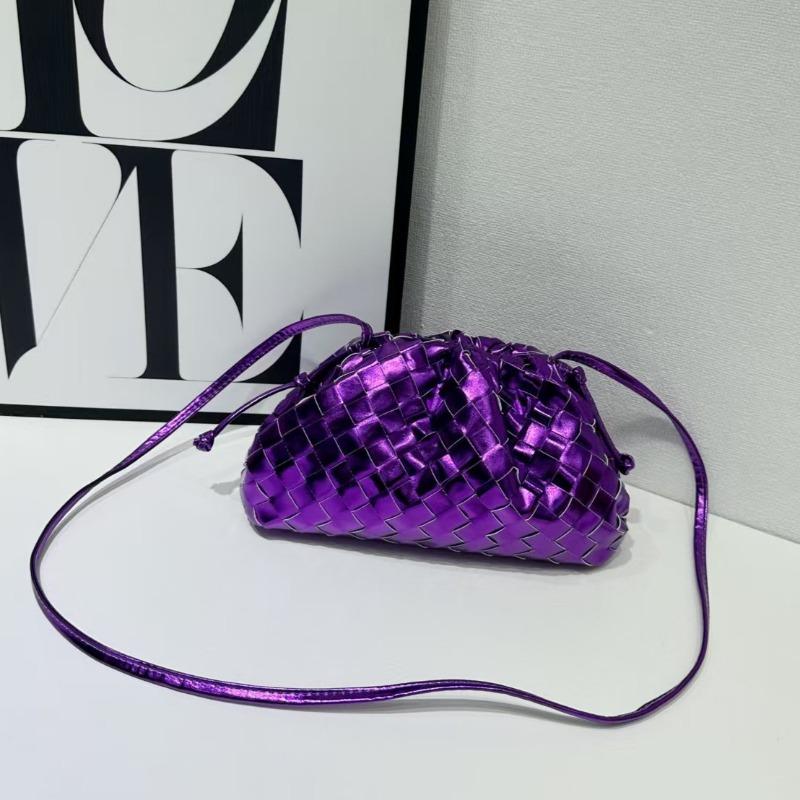 Neue plissierte gewebte Wolkentasche Nische Knödeltasche Windclip Weichleder Umhängetasche Wind