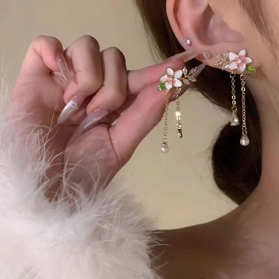 Diamond-set Flower Pearl Fringed Earrings, Fashionable and Sweet, Small and Fresh Earrings, Light Luxury Temperament Design, Earrings for Women