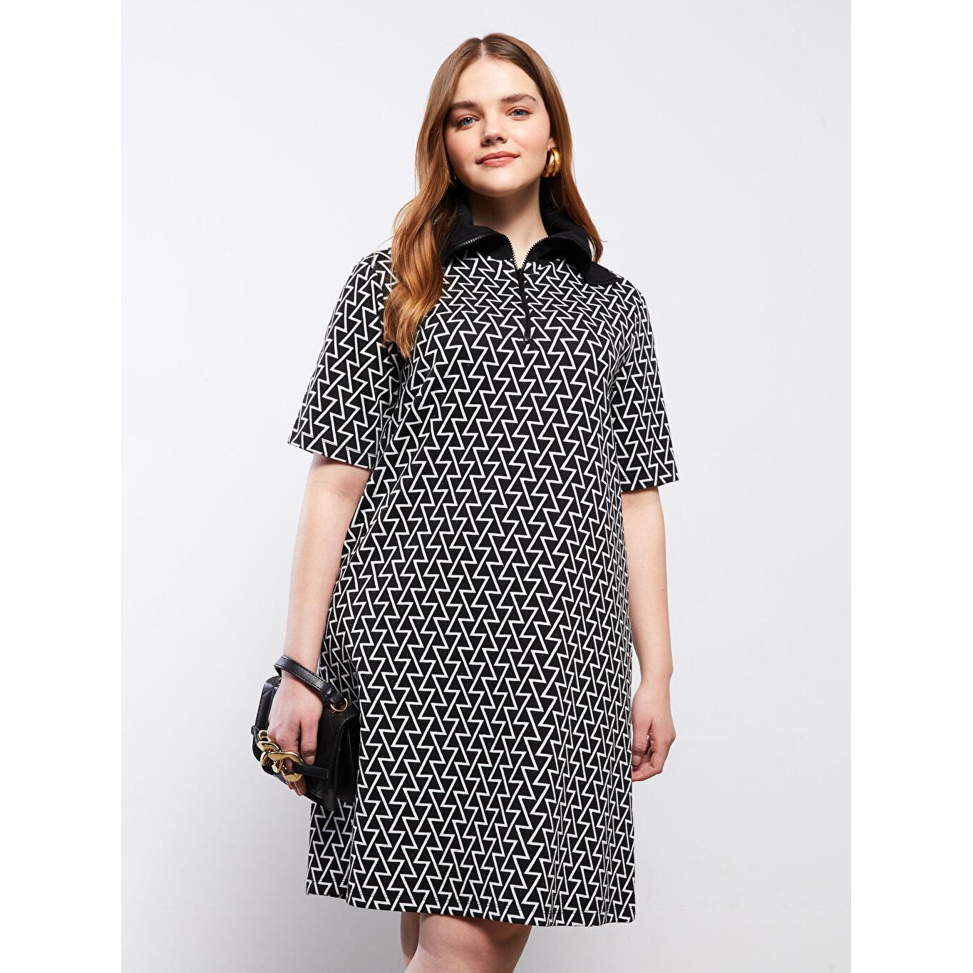 

Черное женское платье с коротким рукавом и узором водолазки большого размера