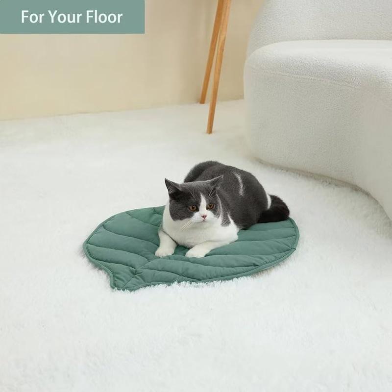 Leaf-Shaped Pet Mat: Cozy, Thickened Maple Leaf Mat for Small Cats & Dogs