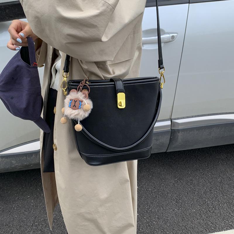 Textured small bag women's new fashion messenger bag versatile retro commuter simple portable bucket bag