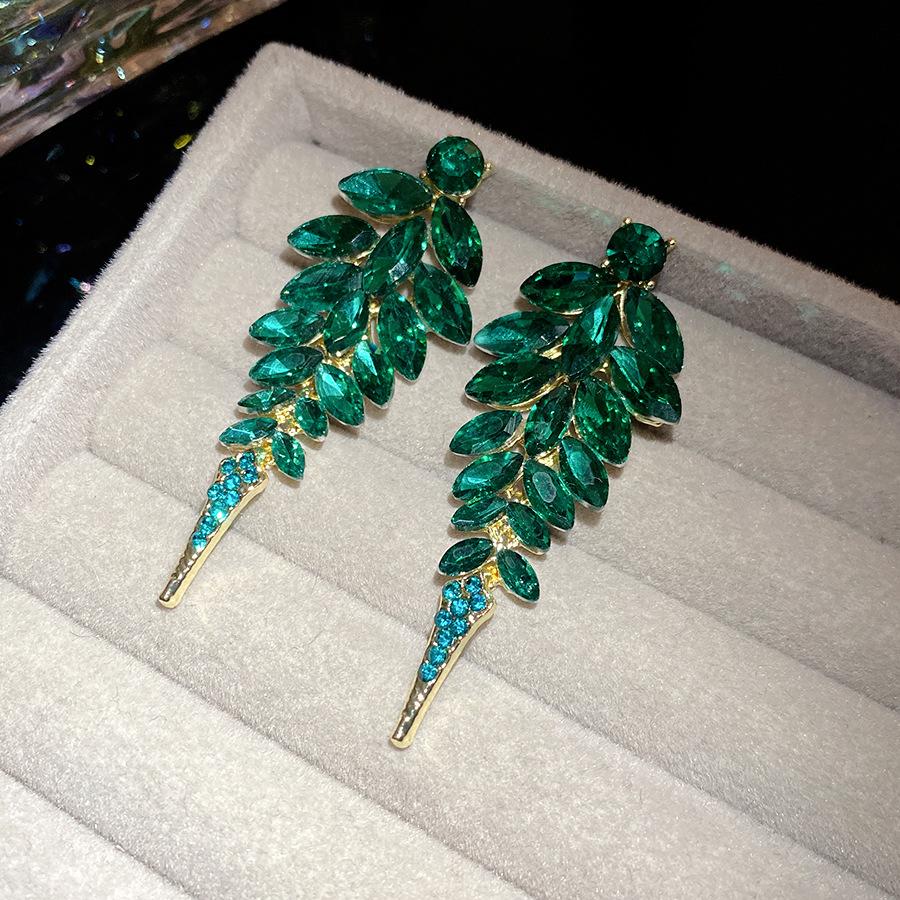 

Silver needle inlaid diamond round rice grain fringed earrings light luxury high-end earrings fashion exquisite temperament earrings