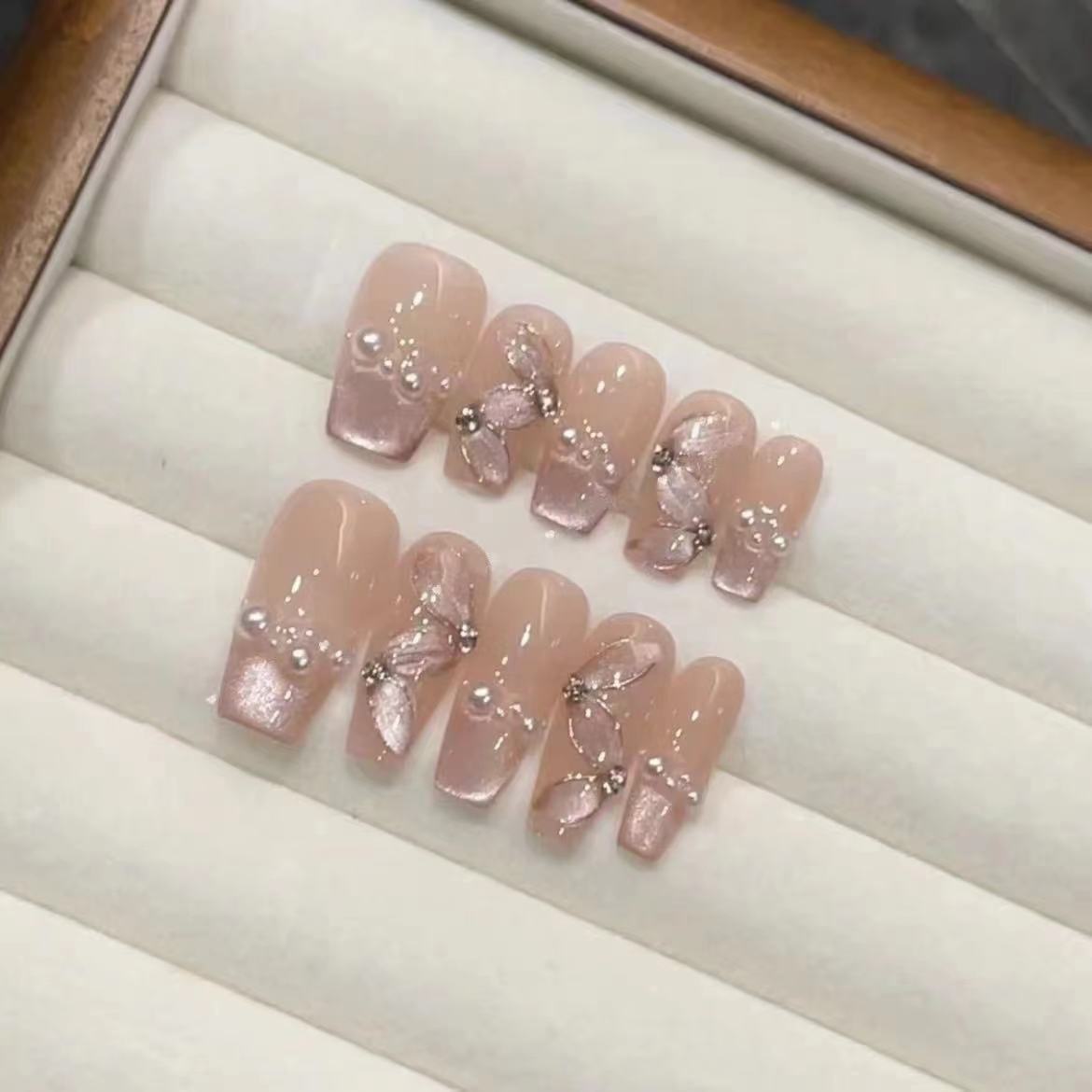 

Чисто ручная работа Фототерапия Носимые Ногти Шелковистый Стример Готовое изделие Многоразовые Маникюрные Патчи Можно Отделить large L