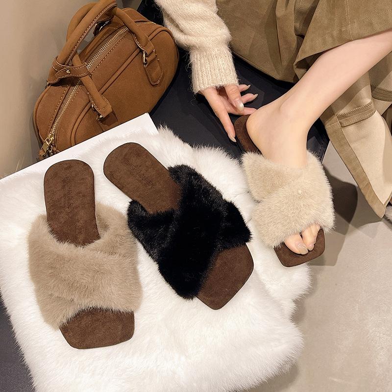Internet celebrity flat bottom fluffy slippers women wear 2025 autumn and winter new high-end one-word drag pregnant women home cotton slippers