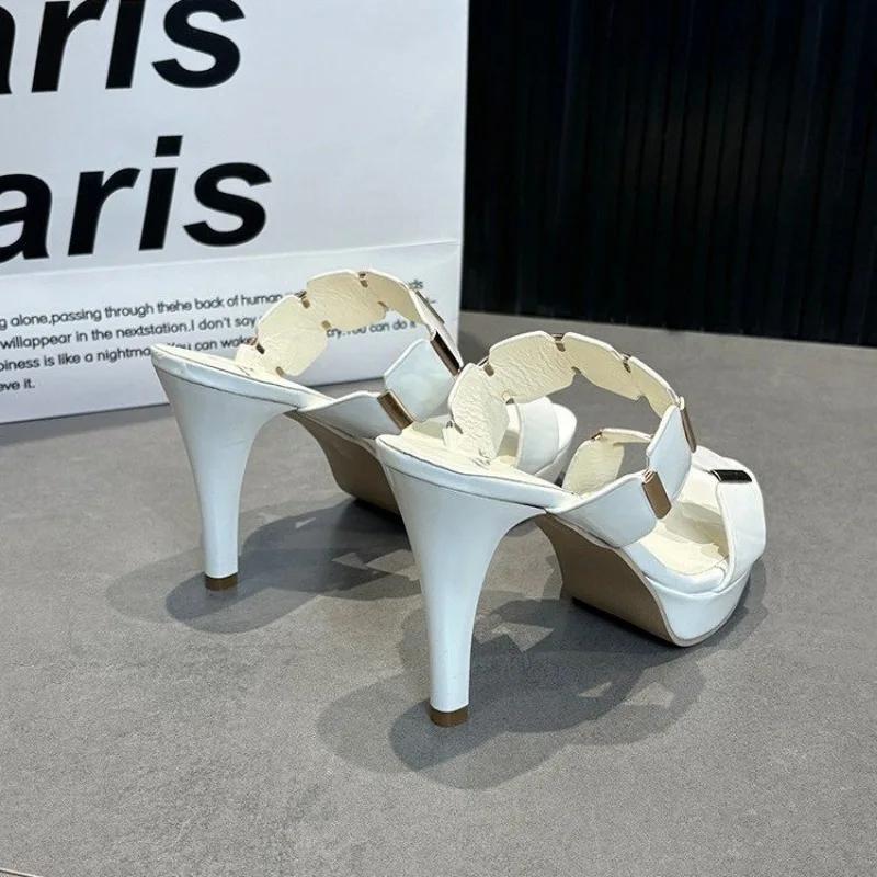 Mode 2025 Sommer Damen Pantoletten mit runder Spitze, Metalldekoration, Plateau, dünne Absätze, Pantoletten, Alltagskleidung, Party, Übergröße, moderne Sandalen