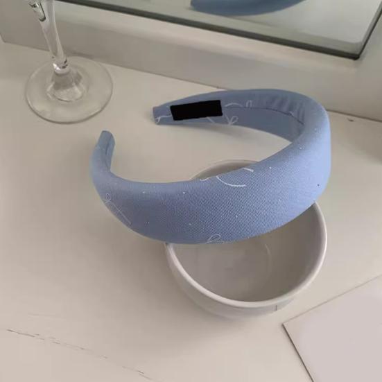Yousheng Süßer Stil Stirnband Blaue Stickerei Verdickte Schwammpolsterung Schleifenmuster Haarreif mit Glatten Kanten Gesichtsformendes Haaraccessoire
