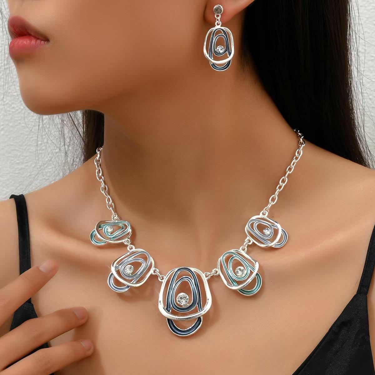 

Модные украшения для женщин серебряный