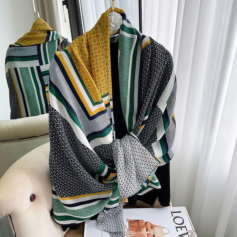 Luxury Brand Autumn and Winter Women New Style Fashion Color Matching Print Silk Scarf Lady Popular Headcloth Beach Shawl
